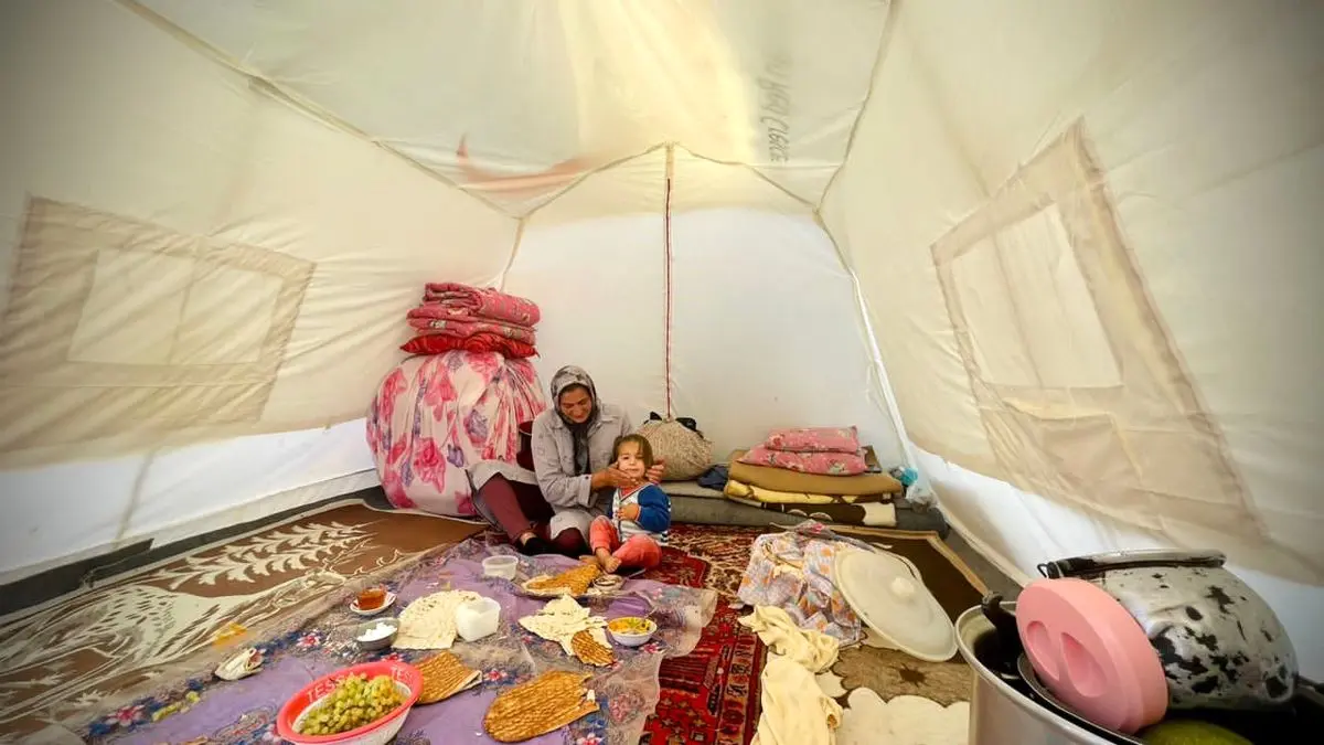 توزیع ۷۰۰۰ بسته غذایی بین زلزله زدگان خوی/اعزام ۱۰۵ تیم امداد و نجات به این شهرستان