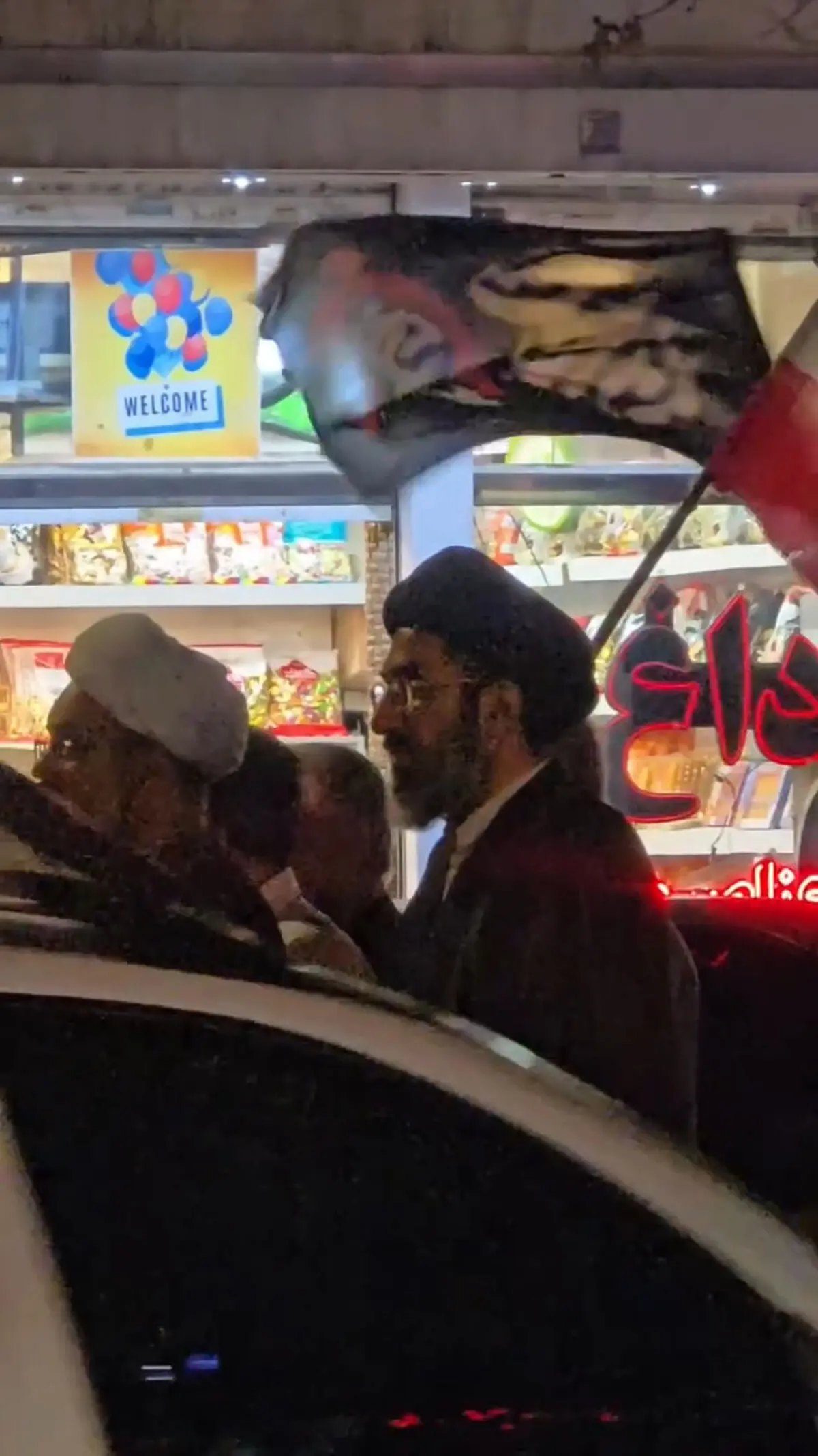 ویدیو وایرال از حضور یک روحانی در تجمع که شباهت زیادی به رهبر انقلاب دارد+ فیلم