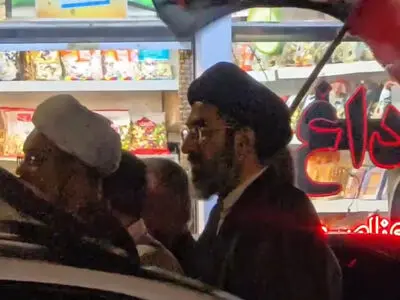 ویدیو وایرال از حضور یک روحانی در تجمع که شباهت زیادی به رهبر انقلاب دارد+ فیلم