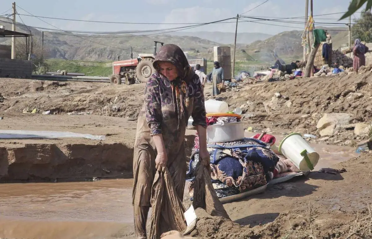 بی‌توجهی به مطالبات سیل‌زدگان خوزستان/ روند کند بازسازی منازل تخریبی/ اسکان مردم در کانکس در گرمای بالای 50 درجه 
