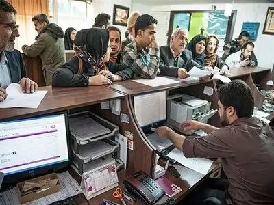اعتراض کارکنان دفاتر پیشخوان دولت به‌ عدم تغییر تعرفه‌ی خدمات/ تورم ۱۴۰۱ را با حقوق ۹۹ رد می‌کنیم! 