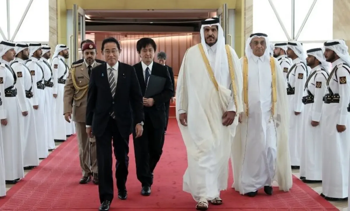 نخست‌وزیر ژاپن وارد قطر شد
