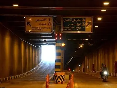 کاهش تصادفات موتورسیکلت با احداث مسیر تردد ویژه در تونل امیرکبیر 
