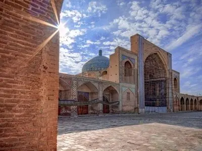 امکان جمع آوری داربست‌های مسجد جامع قزوین تا پایان مطالعات وجود ندارد/ ۲ میلیارد تومان اعتبار نیاز است