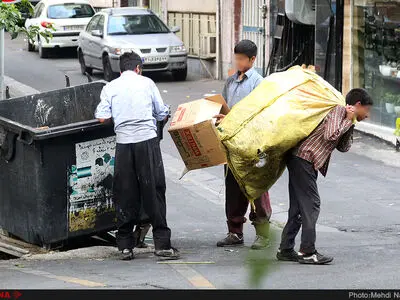 جلوگیری از زباله‌گردی کودکان تا ۶ ماه آینده/سنگ‌اندازی وزارت بهداشت برای درمان کودکان کار و خیابان