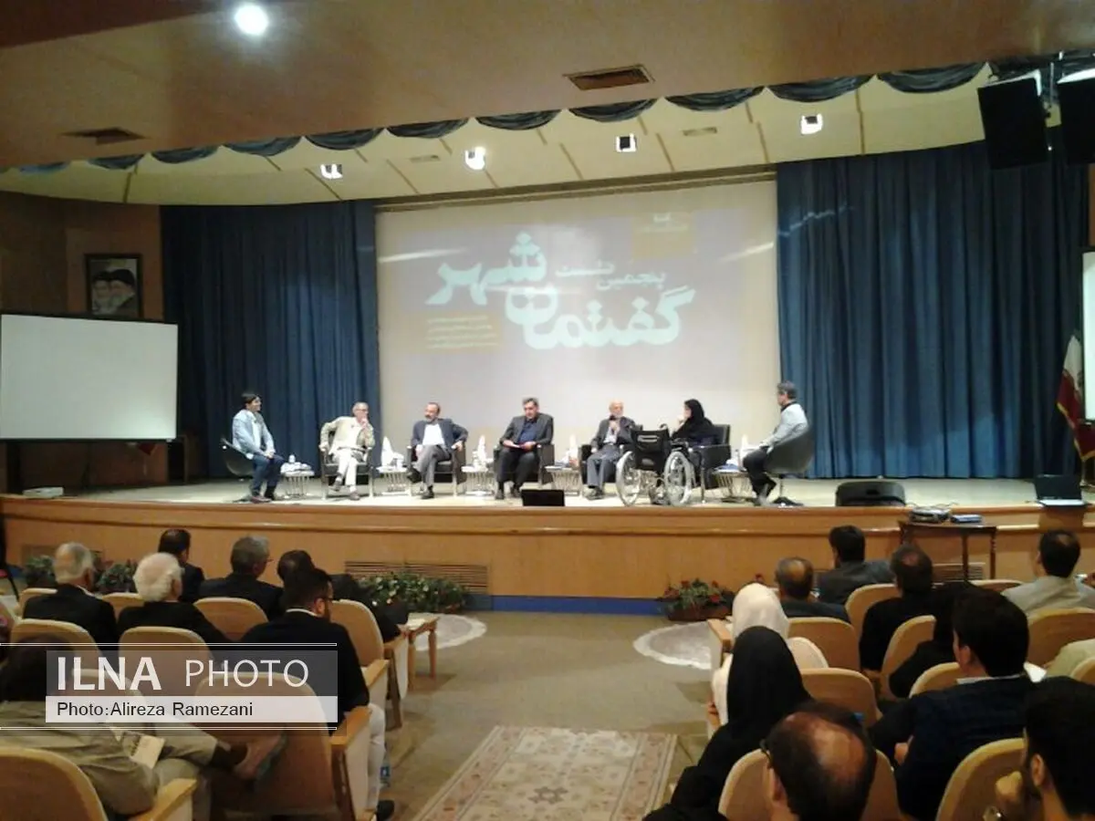 هر نهاد و ارگانی ساز خودش را می‌زند/طرح توسعه حرم باید در معرض اظهارنظر شهروندان قرار گیرد