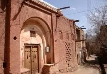 ممنوعیت ورود گردشگران در تاسوعا و عاشورا به روستای تاریخی ابیانه 