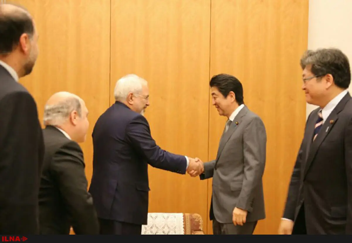 ظریف با نخست‌وزیر ژاپن دیدار کرد
