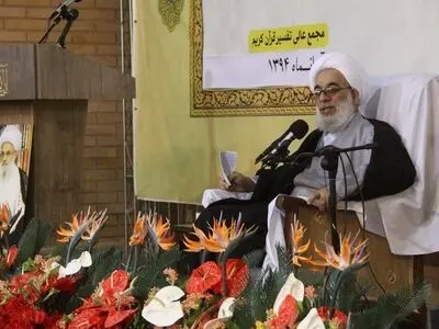از نظر علامه‌طباطبایی، متشابهات قرآن را با محکمات قرآن باید فهمید