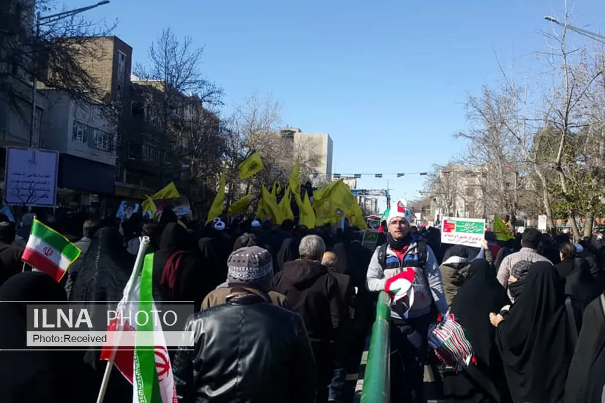 مردم ایران برای گرامیداشت سالگرد پیروزی انقلاب به خیابان‌ها آمدند 