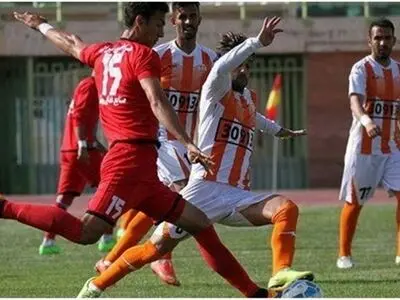 پیروزی نساجی در روز توقف صدرنشین‌ها 