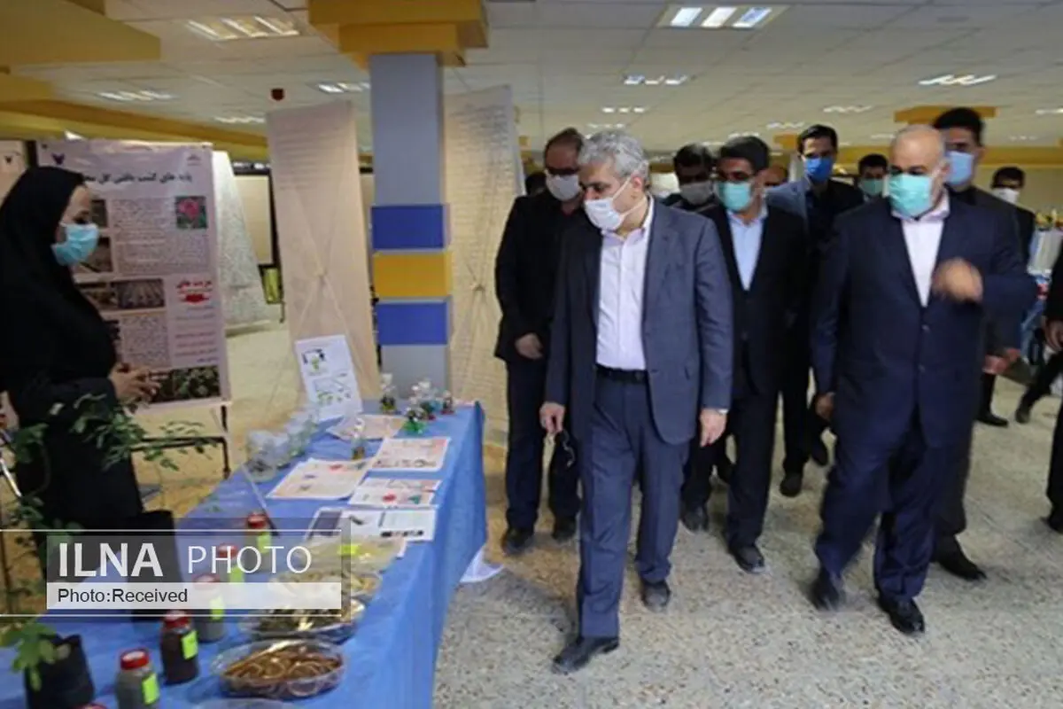 ستاری از نمایشگاه دستاوردهای فناوری و پژوهشی دانشگاه آزاد کرمانشاه بازدید کرد