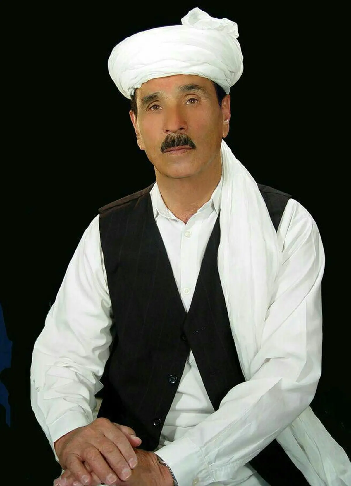 کسی نیست از ما حمایت کند/ از کار افتاده‌ام و نه بیمه دارم نه حقوق ماهیانه/ ماجرای تالار وحدت و اجرای موسیقی در حضور "مهدوی کنی"