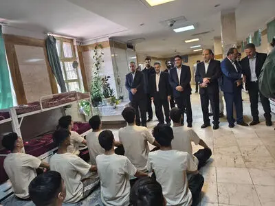 بازدید ۴ ساعته رئیس سازمان زندان‌ها از کانون اصلاح و تربیت تهران