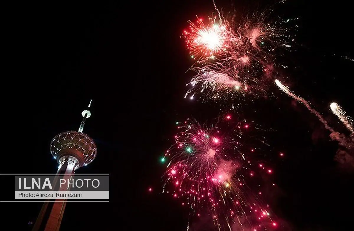 همزمان با گلبانگ تکبیر، آسمان ایران نورباران شد