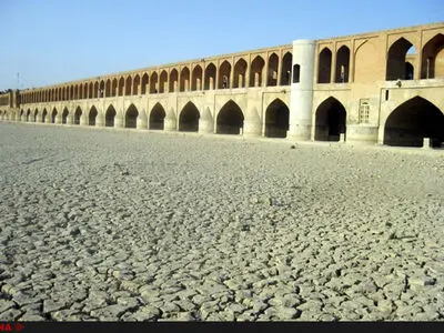 به درخواست شهرداری، سی‌وسه‌ پُل حصارکشی می‌شود
