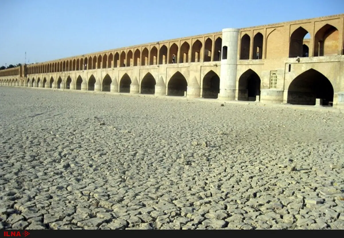 به درخواست شهرداری، سی‌وسه‌ پُل حصارکشی می‌شود