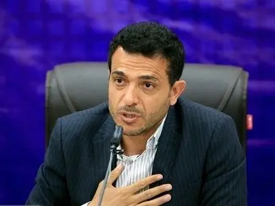 رویکرد اجتماعی مومنی بر تجربه سیاسی‌اش غلبه دارد