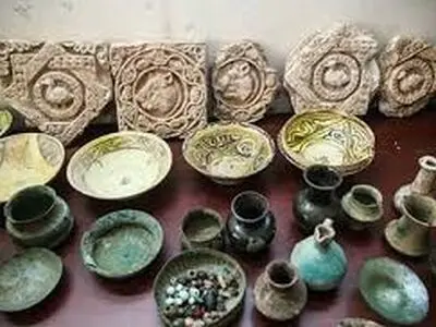 کشف ۲ قطعه عتیقه متعلق به هزاره قبل از میلاد در بوئین زهرا 