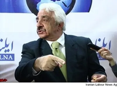 موافق جدا شدن نمایشگاه مطبوعات از نمایشگاه کتاب هستم