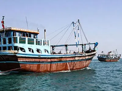 5 سرنشین لنج باری در آب‌های مسیر دریایی دبی - آبادان