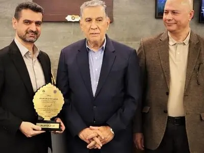 نشان افتخار جشنواره ملی بهره‌وری برای «دی‌دار»/ بیمه دی بر سکوی نخست تحول دیجیتال