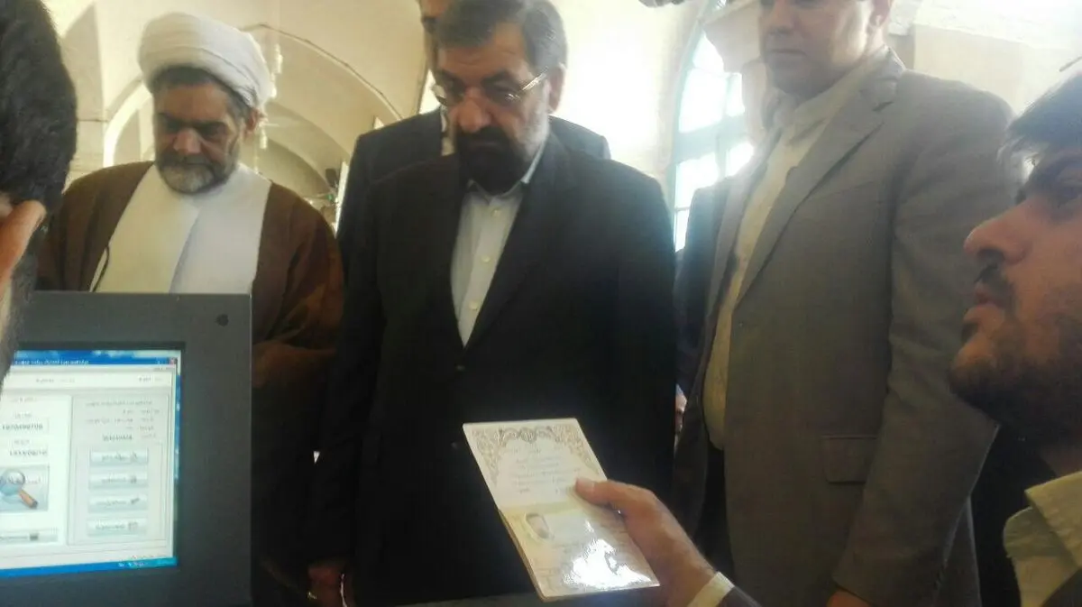 محسن رضایی رای خود را به صندوق انداخت