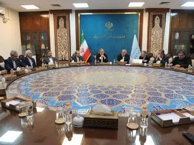 تاکید وزرای میراث‌فرهنگی و امور خارجه بر تشکیل کمیته مشترک برای توسعه همکاری‌ها/ عراقچی: با هم‌افزایی دو وزارتخانه، مسیر توسعه گردشگری ایران هموار می‌شود