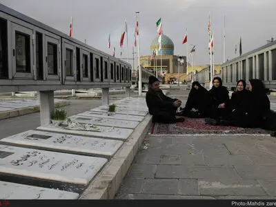 زیارت اهل قبور در پنجشنبه آخر سال-قزوین