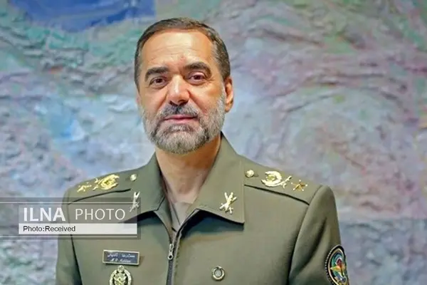 تاکید وزیر دفاع بر تجهیز نیروهای مسلح به تجهیزات رزم زمینی