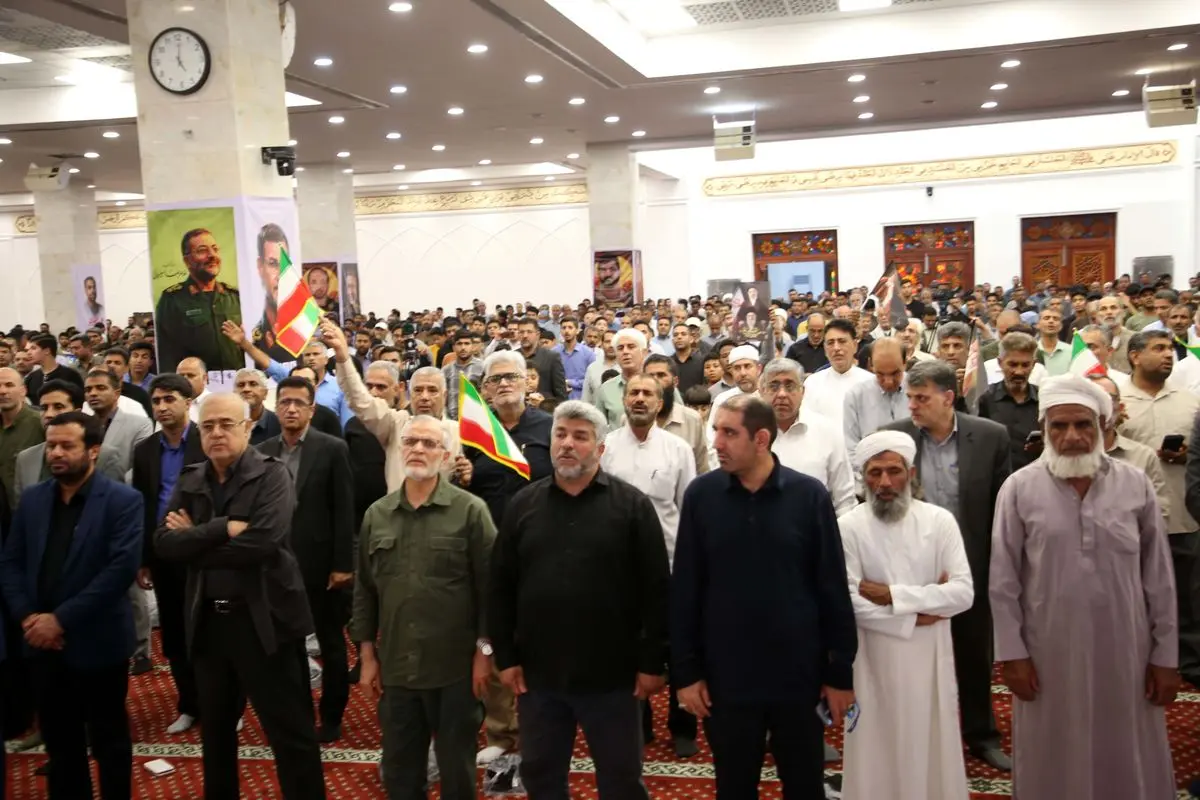 هرمزگان در سوگ فرماندهان اقتدار؛ تجلی وحدت مردم در بزرگداشت شهید پاکپور +فیلم