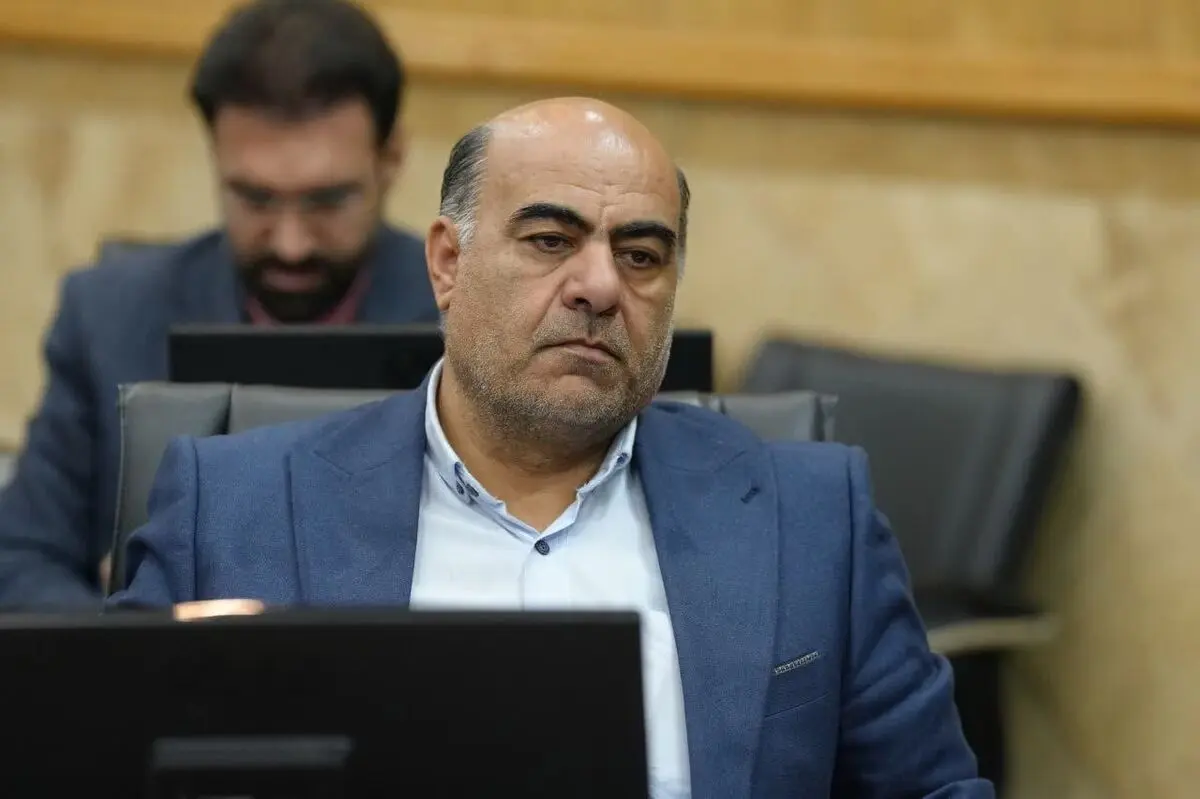  هیچ ارتباط مالی یا خصومت شخصی با بخش خصوصی ندارم