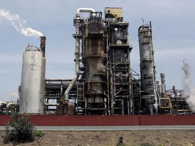 Iran to begin overseas refining in Syria