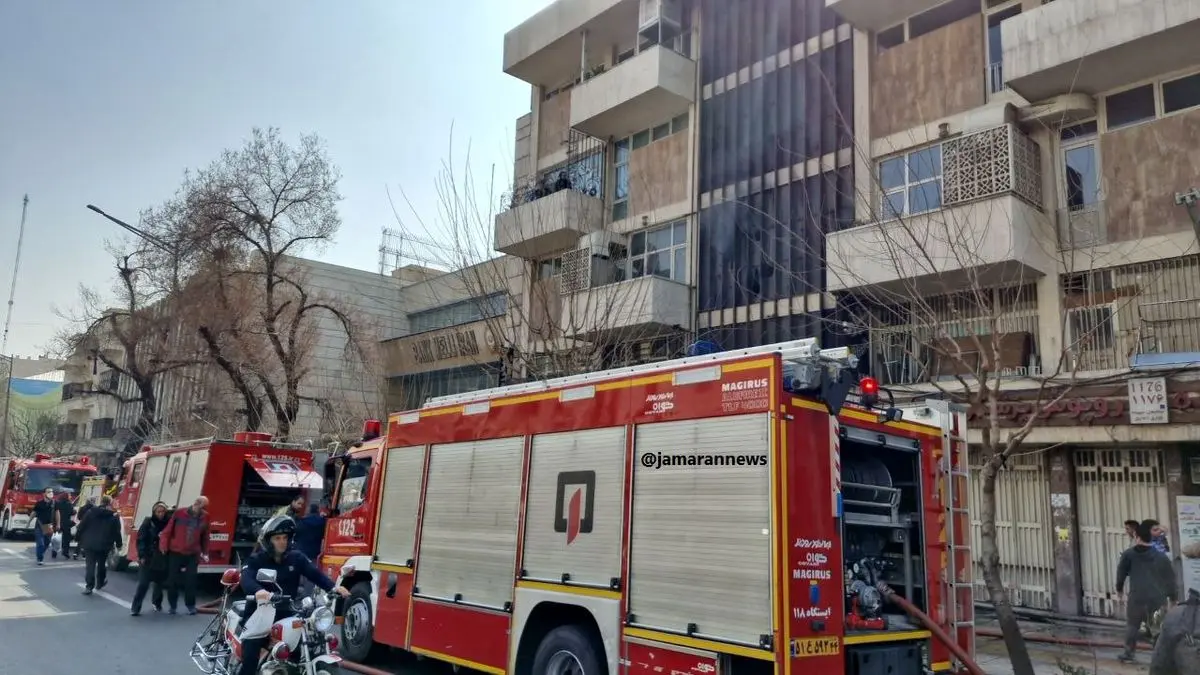 آتش سوزی خیابان انقلاب تقاطع وصال، هم اکنون در تهران + عکس