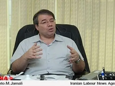 نباید احمدی‌نژاد را دست کم گرفت / امکان وحدت اصولگرایان را محتمل نمی‌بینم