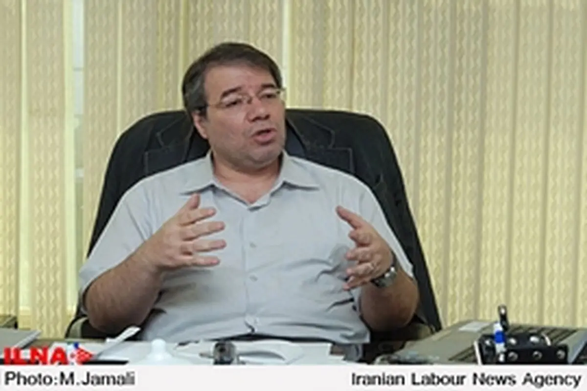 نباید احمدی‌نژاد را دست کم گرفت / امکان وحدت اصولگرایان را محتمل نمی‌بینم