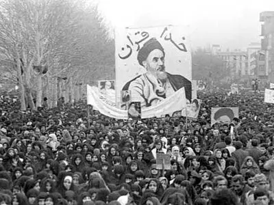 نیازی به صادر کردن الگوهای انقلاب خود نداریم/ ایران دنبال مذاکره بر اساس منافع ملی است
