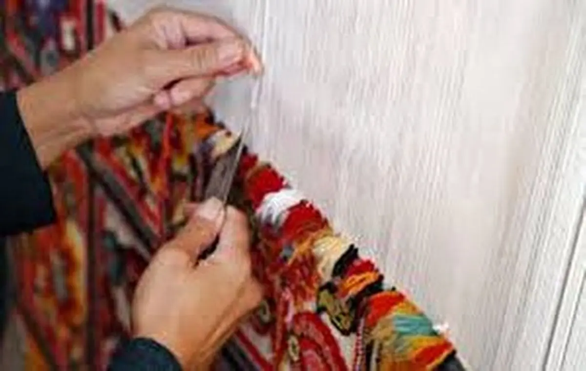 ۵۰۰ مددجوی ایلامی در زمینه قالیبافی فعالیت دارند/ نداشتن بیمه مشکل عمده بافندگان