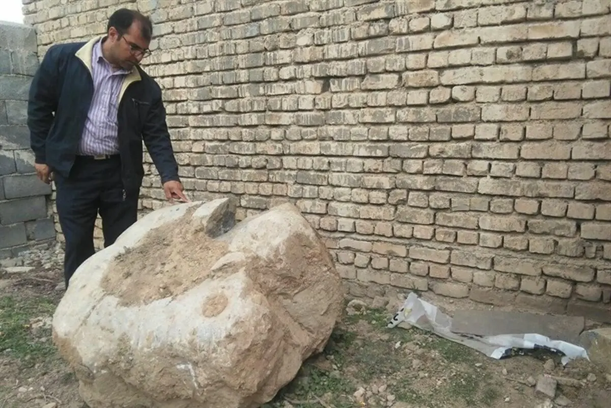 یک قطعه سنگ بزرگ در روستای آشناخور خمین کشف شد