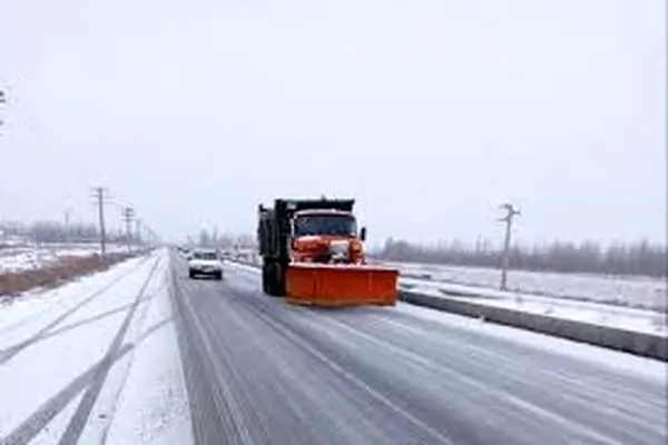 .۱۵۸۰ کیلومتر برف‌روبی در جاده‌های کرمانشاه/رهاسازی ۸۰ خودرو گرفتار در برف