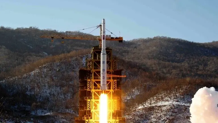 درخواست چین برای خویشتن‌داری در پی پرتاب ماهواره فضایی کره شمالی