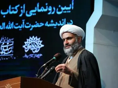 خطاب رهبر به تک تک ماست و همه وظیفه دارند «تبیین» کنند/ طی یازده سال بیش از دویست عنوان کتاب به قلم رهبر انقلاب منتشر شده/ انتشار هشت تفسیر جدید از رهبر انقلاب