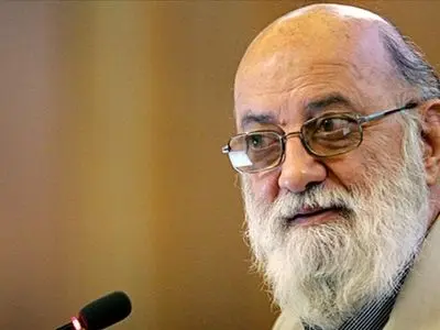 سیاست‌زدگی شورا  و مسائل اقتصادی ناسالم به مردم آسیب می‌زند