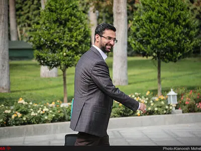 وزیر ارتباطات در شعار خوب پیشرفته‌ ولی در عمل هیچ/ آذری جهرمی به جای ارائه پیام در فضای مجازی به میدان بیاید