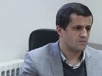 خروج خود از ایران را تکذیب می‌کنم