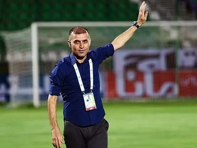 سرمربی سپاهان در بیمارستان بستری شد