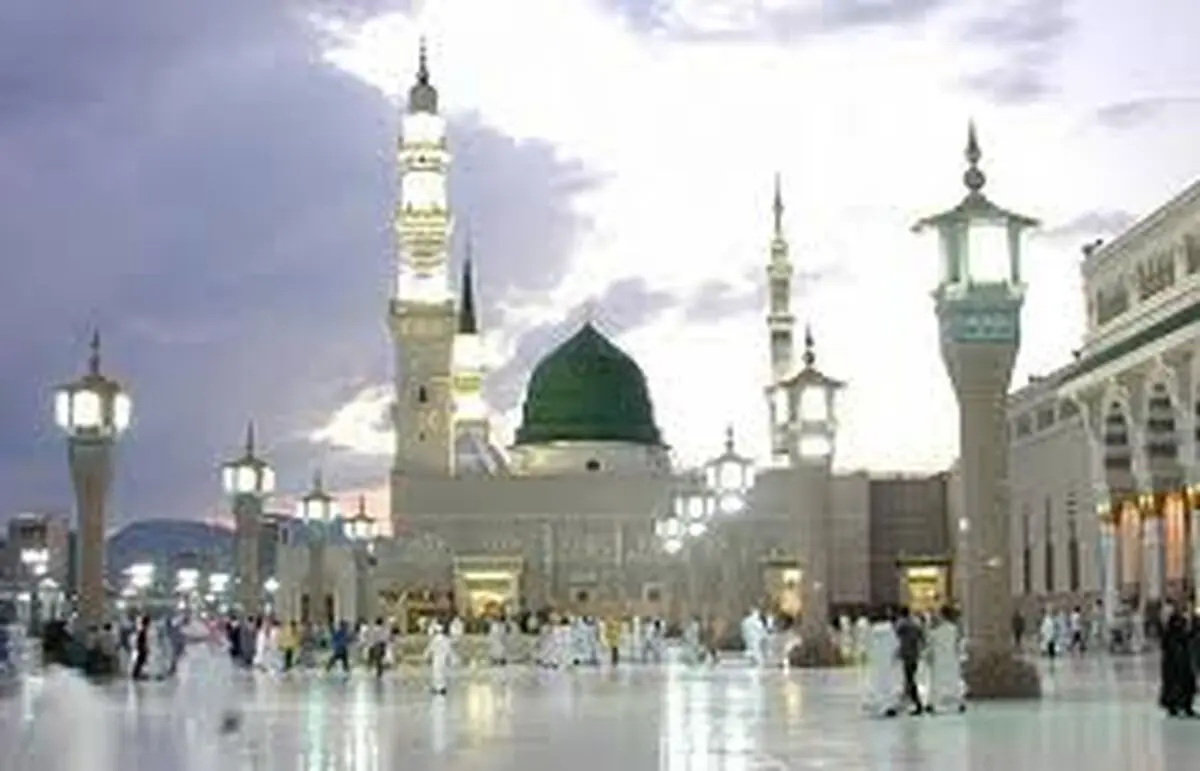 نخستین دعای کمیل زائران ایرانی در شهر پیامبر