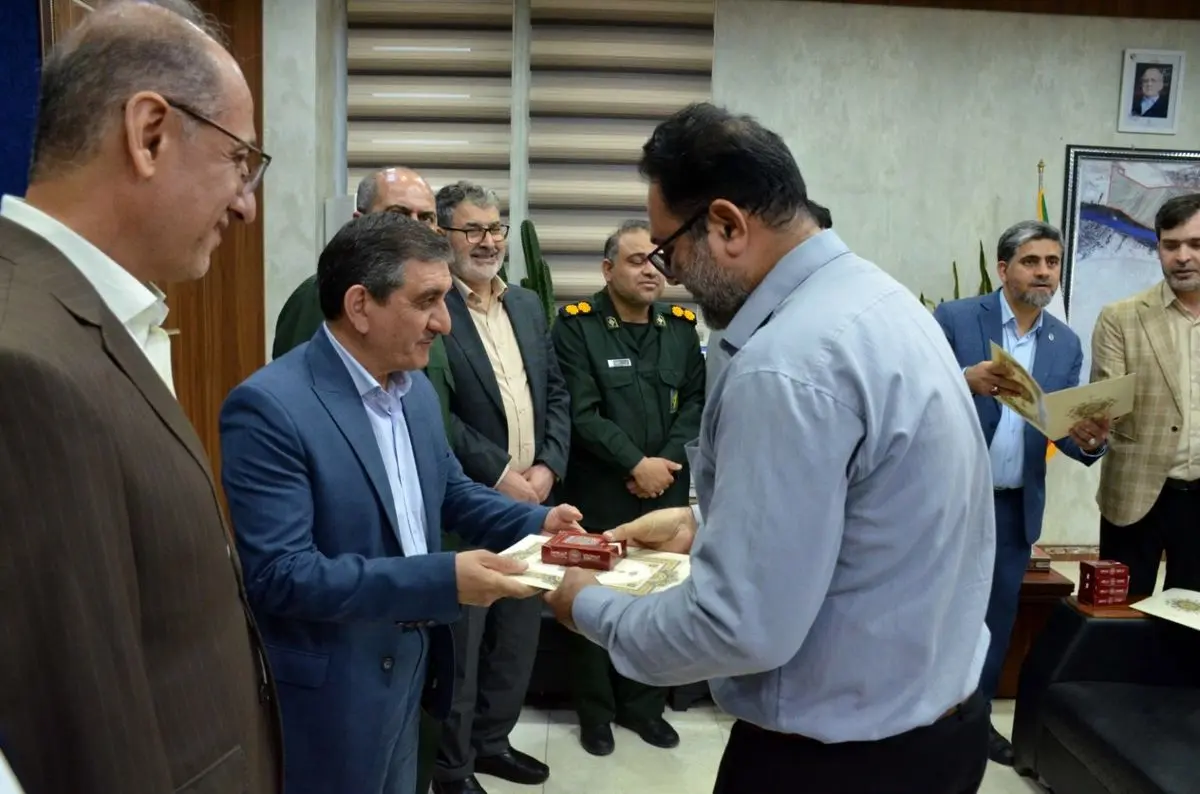 تکریم شماری از بسیجیان پایگاه شهدای اروند با حضور مدیرعامل
