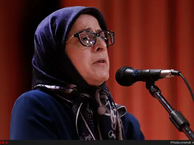 ایران از تحولات جهانی عقب مانده است
