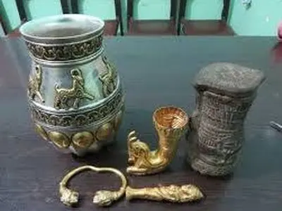 کشف اشیا عتیقه ۱۰۰ میلیارد ریالی در سردشت آذربایجان غربی